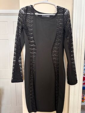 CELEB BOUTIQUE Black Long-Sleeve Lace-Panel Bodycon Dress